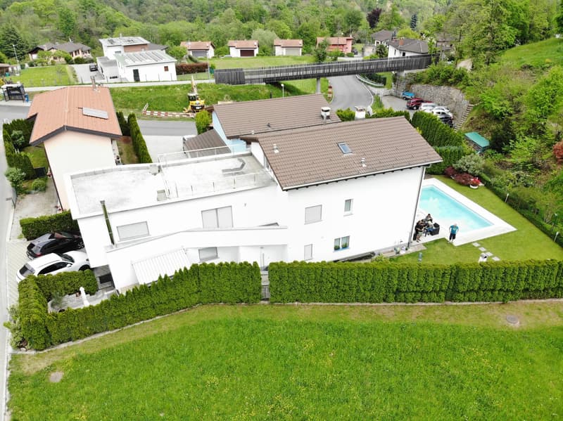 Villa moderne à quelques minutes de Lugano (1)
