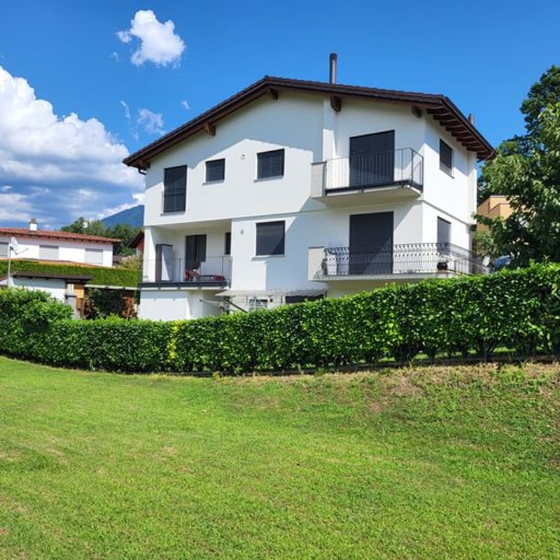 Sunny, spacious detached house with three apartments, private garden in Breganzona (2)