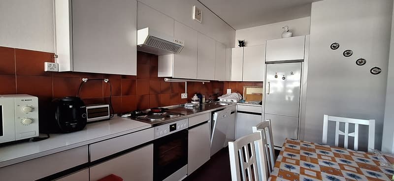 Wohnung mit Blick auf den Luganer See, geräumig, 3,5 Zi., zwei Badezimmer, mit Terrasse und Keller. (13)
