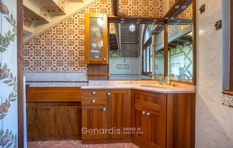 Villa storica di grande fascino, con forte carattere storico e decorativo. (18)