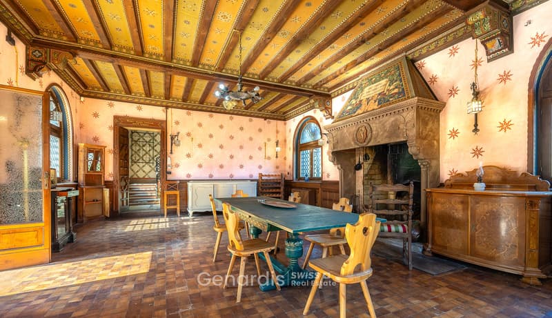 Villa storica di grande fascino, con forte carattere storico e decorativo. (1)