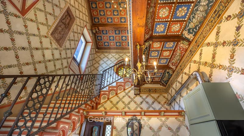 Villa storica di grande fascino, con forte carattere storico e decorativo. (22)