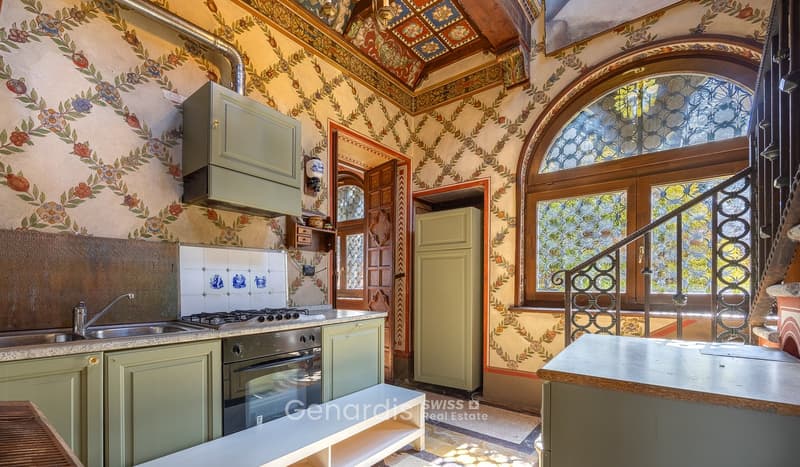 Villa storica di grande fascino, con forte carattere storico e decorativo. (17)