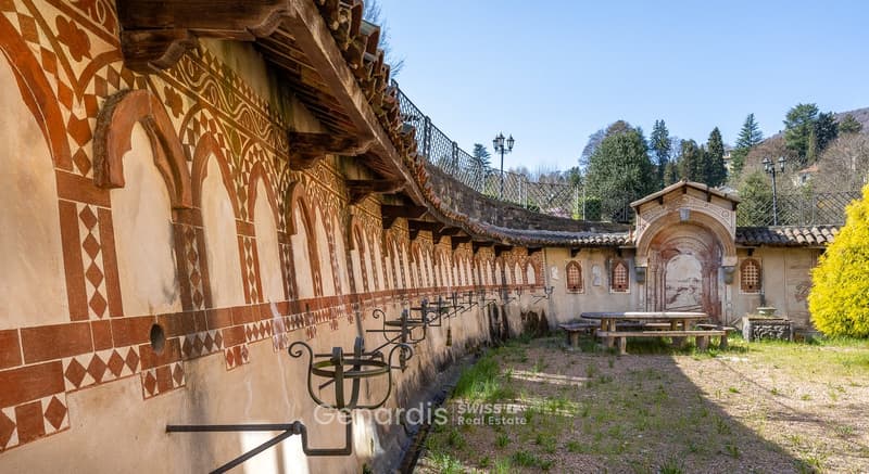 Villa storica di grande fascino, con forte carattere storico e decorativo. (6)