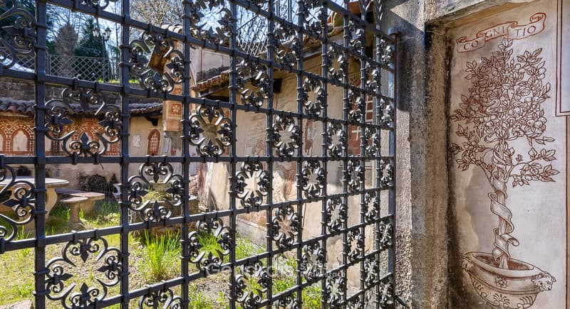 Villa storica di grande fascino, con forte carattere storico e decorativo. (9)