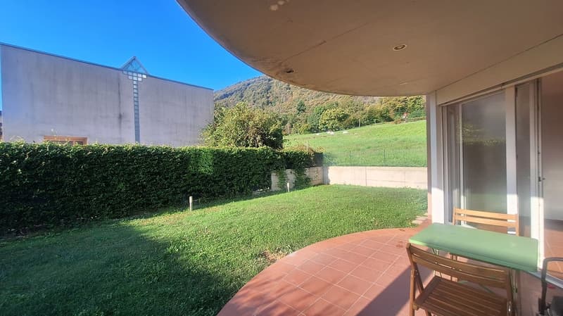 Villa indépendante ensoleillée, confortable avec portique, terrasse, jardin (2)