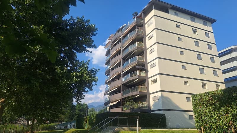 Sunny, Comfortable, Cozy Apartment with Terrace, three bathrooms, two parking spaces (1)