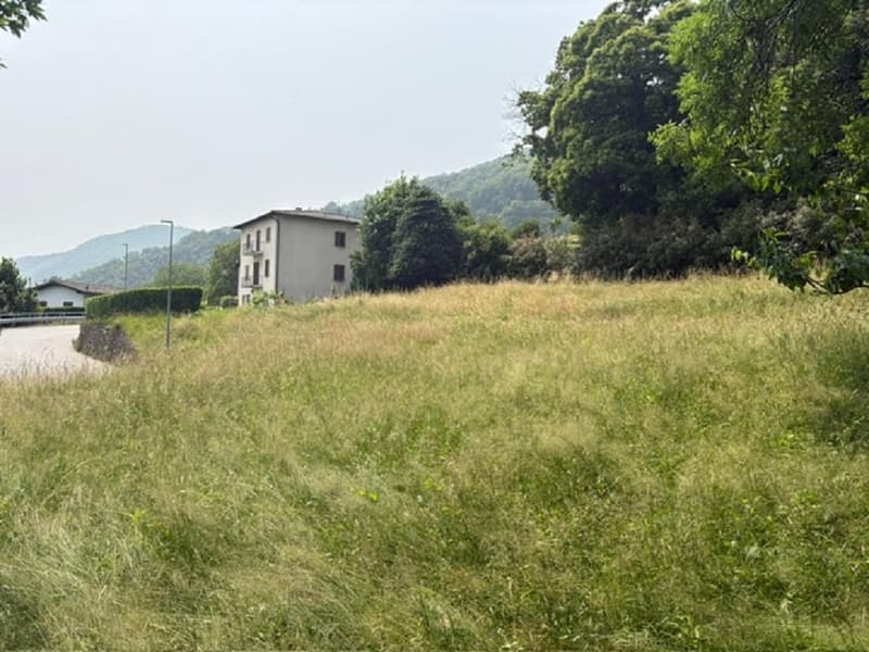 Terreno edificabile Residenziale pianeggiante, in posizione Tranquilla, Soleggiata, (2)