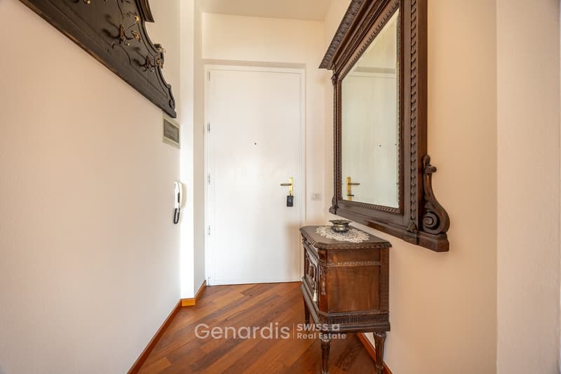 Elegantes Apartment mit 3 Räumen und Seeblick in Campione d'Italia (2)