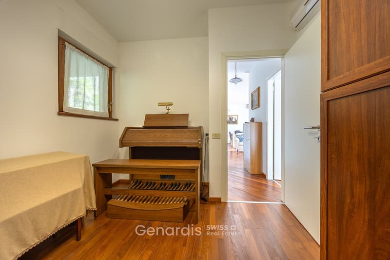 Elegantes Apartment mit 3 Räumen und Seeblick in Campione d'Italia (16)