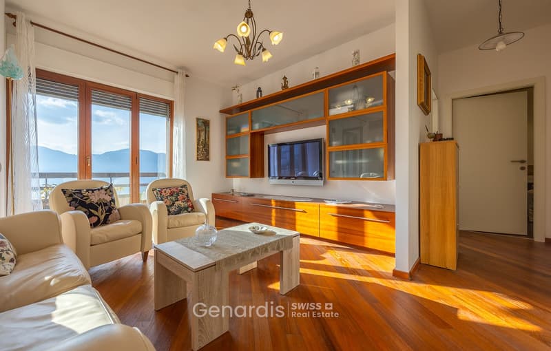 Elegantes Apartment mit 3 Räumen und Seeblick in Campione d'Italia (4)