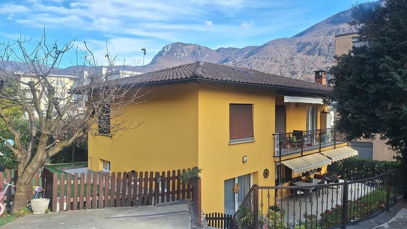Sonnige, geräumige, unabhängige Villa mit zwei Wohnungen, 3,5 Zimmer, Terrasse, Garten (3)