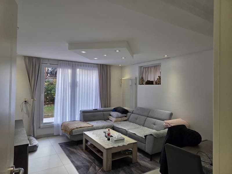 Sonnige, geräumige, unabhängige Villa mit zwei Wohnungen, 3,5 Zimmer, Terrasse, Garten (6)