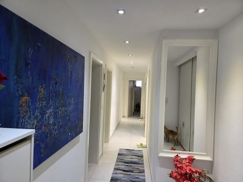 Sonnige, geräumige, unabhängige Villa mit zwei Wohnungen, 3,5 Zimmer, Terrasse, Garten (5)