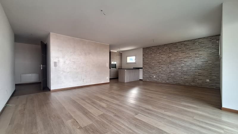 Ensoleillé, Confort, Appartement confortable avec terrasse, trois salles de bain, deux places de parking (8)