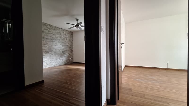 Ensoleillé, Confort, Appartement confortable avec terrasse, trois salles de bain, deux places de parking (17)