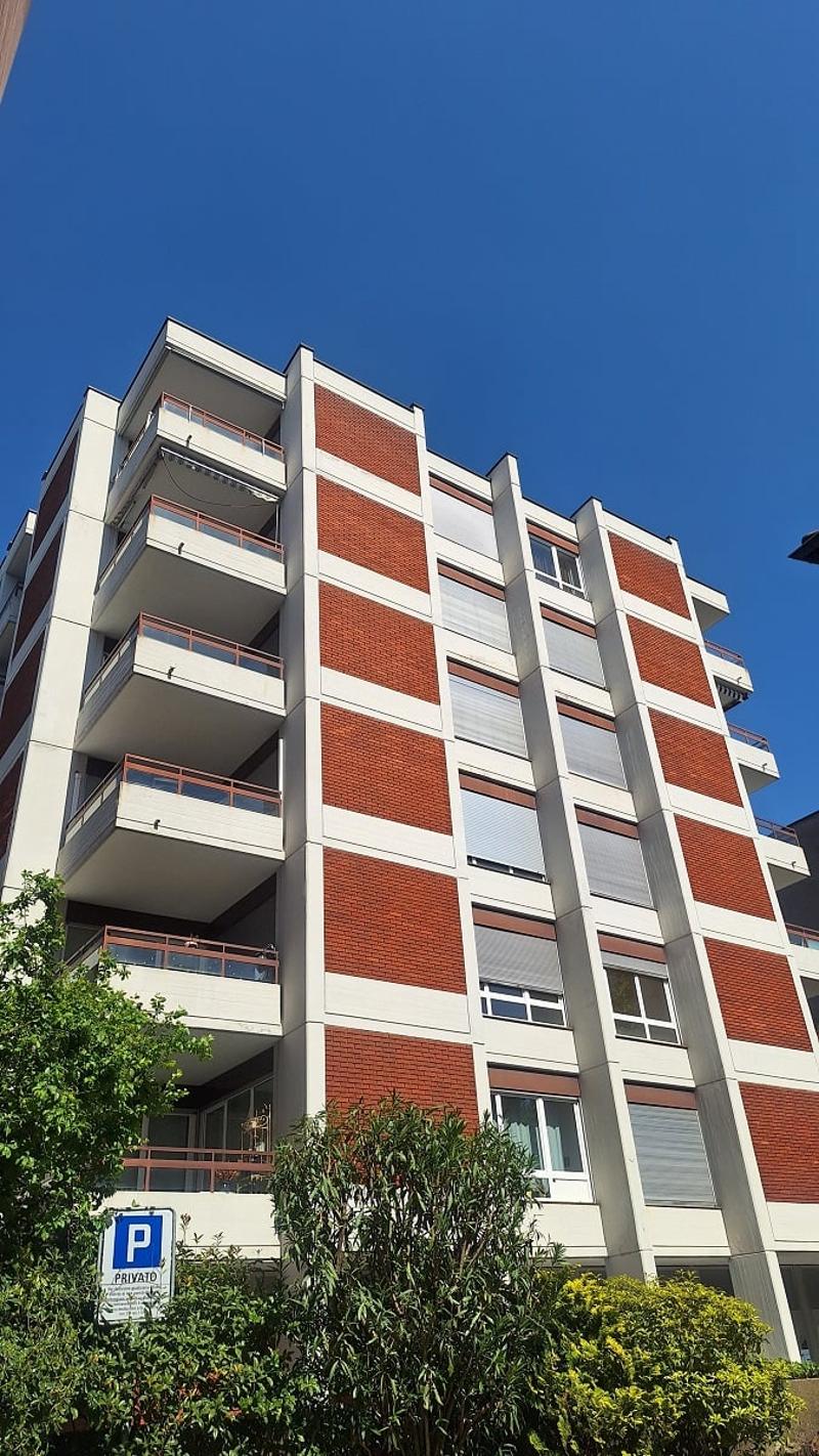 Centre de Lugano, Appartement au dernier étage à louer 2,5, Terrasse, Balcon, Place de parking couverte. (4)