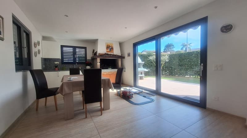 Sonnige, komfortable, elegante, moderne, geräumige Villa mit Garten (6)