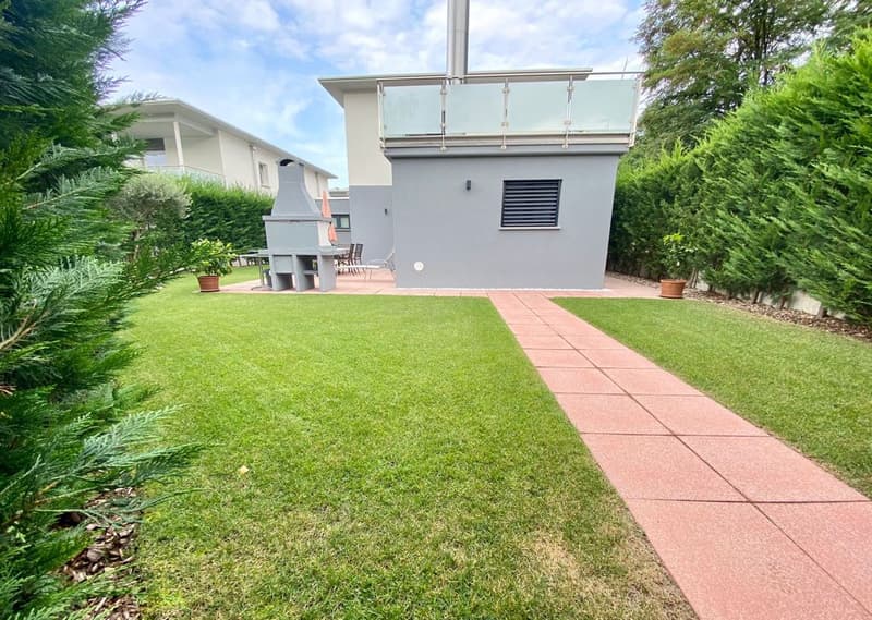 Sonnige, komfortable, elegante, moderne, geräumige Villa mit Garten (3)