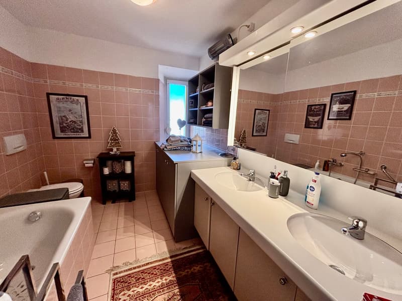 Splendida casa mono/bifamiliare di 8 locali a Curio (13)