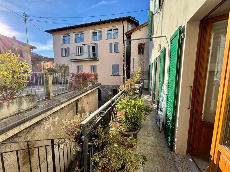Splendida casa mono/bifamiliare di 8 locali a Curio (15)