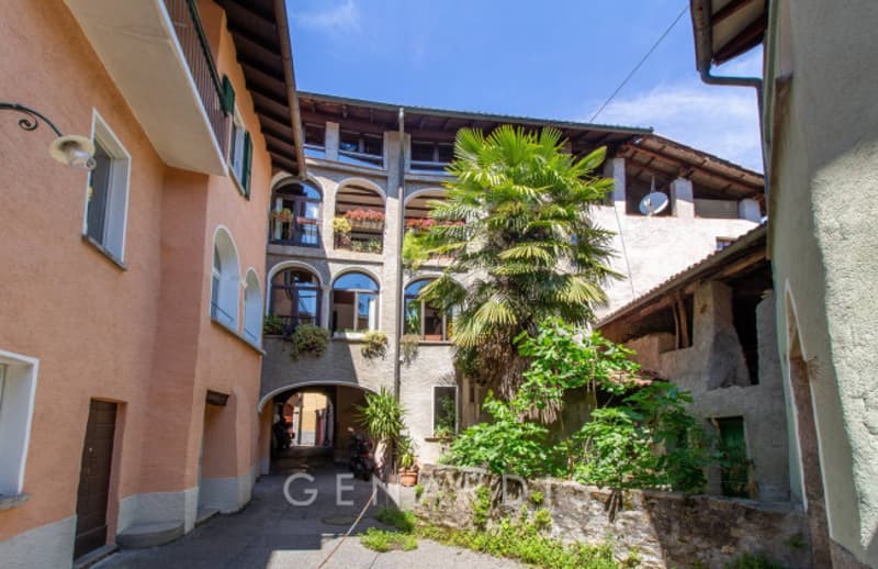 Splendida casa di 8 locali a Pura con ampio terrazzo soleggiato (10)
