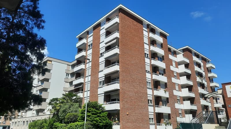 Lugano Centro, Luminoso Appartamento con terrazza, cantina (3)
