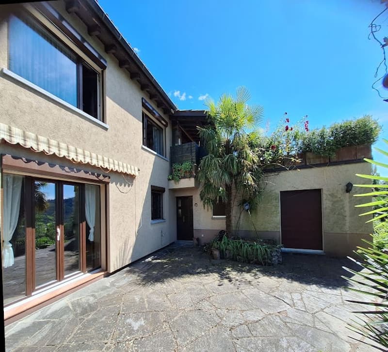 Soleggiata,  Tranquillità,  Spaziosa Villa  indipendente con giardino, piscina (4)