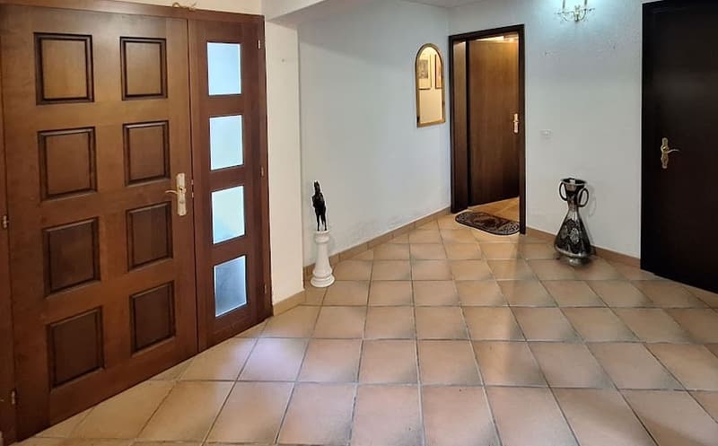 Soleggiata,  Tranquillità,  Spaziosa Villa  indipendente con giardino, piscina (9)