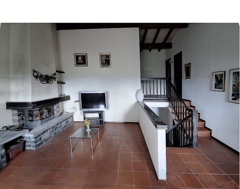 Soleggiata,  Tranquillità,  Spaziosa Villa  indipendente con giardino, piscina (11)