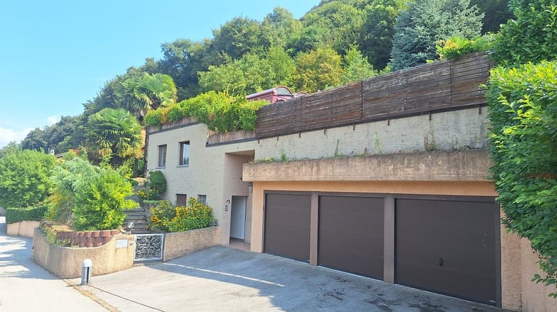 Soleggiata,  Tranquillità,  Spaziosa Villa  indipendente con giardino, piscina (2)