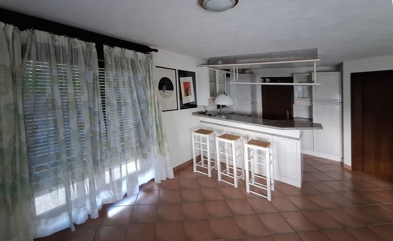 Soleggiata,  Tranquillità,  Spaziosa Villa  indipendente con giardino, piscina (14)
