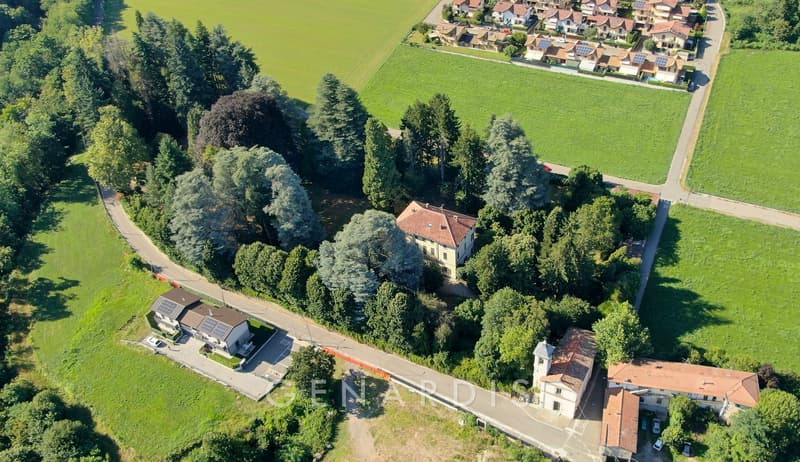 Affascinante villa storica del 1850 a breve distanza dalla Svizzera (2)