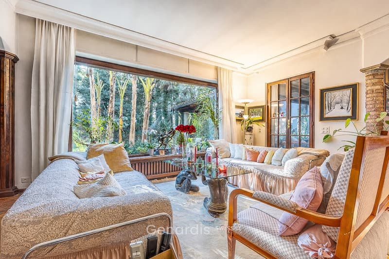 Elegante Villa con Piscina e Vista Panoramica a Collina d'Oro (5)