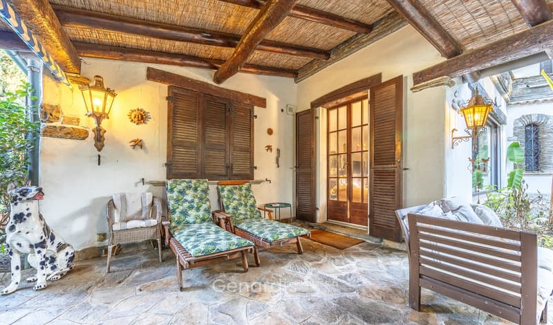 Elegante Villa con Piscina e Vista Panoramica a Collina d'Oro (10)