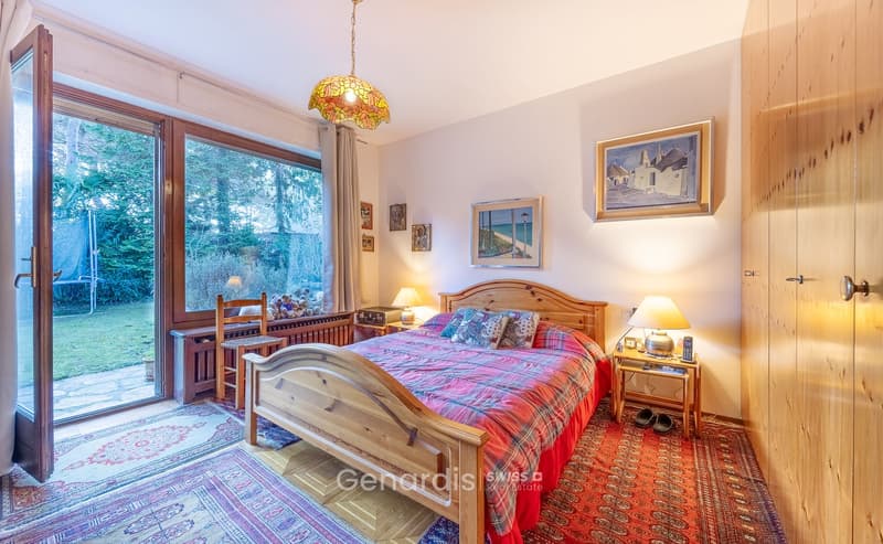 Elegante Villa con Piscina e Vista Panoramica a Collina d'Oro (12)