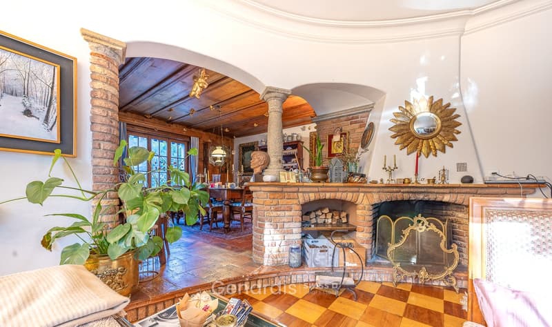 Elegante Villa con Piscina e Vista Panoramica a Collina d'Oro (6)