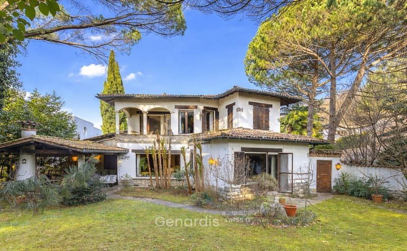 Elegante Villa con Piscina e Vista Panoramica a Collina d'Oro (29)