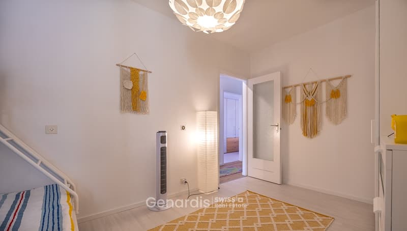 Luminoso appartamento di 4.5 locali con balcone a Ponte Tresa (17)