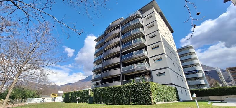 Soleggiato,  Comodità,  Confortevole Appartamento con Terrazza,  tre  bagni, due posti auto (2)