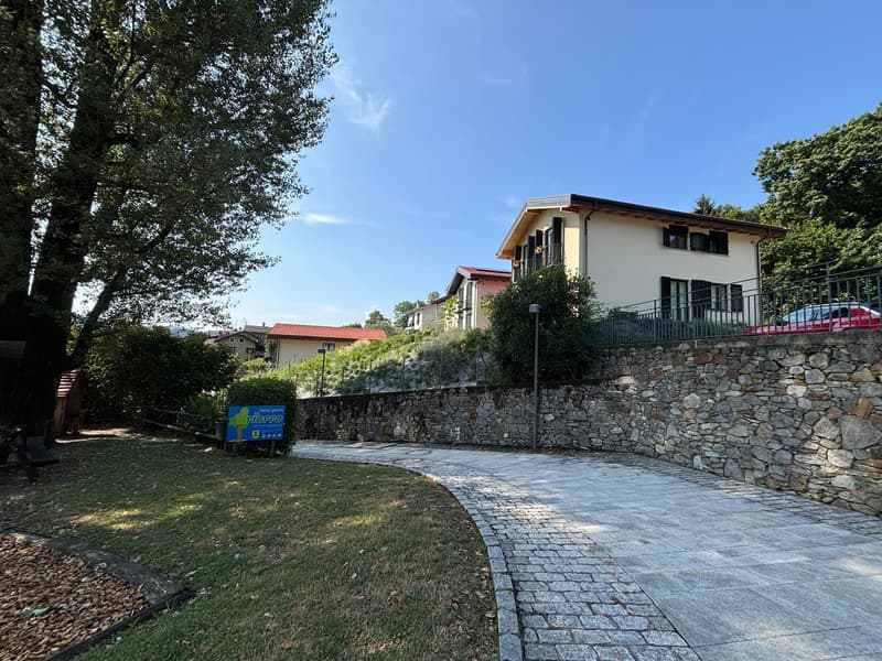 Incantevole Casa Unifamiliare di Nuova Costruzione a Pura (2)