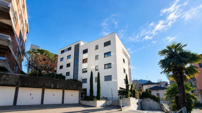 Attico moderno con terrazzo ad uso esclusivo, vista aperta (1)