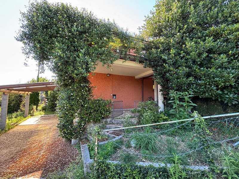 Casa indipendente con terrazzo, vista aperta e piccolo giardino (4)