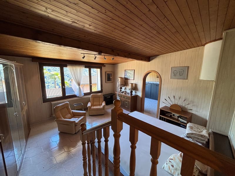 Casa indipendente con terrazzo, vista aperta e piccolo giardino (8)