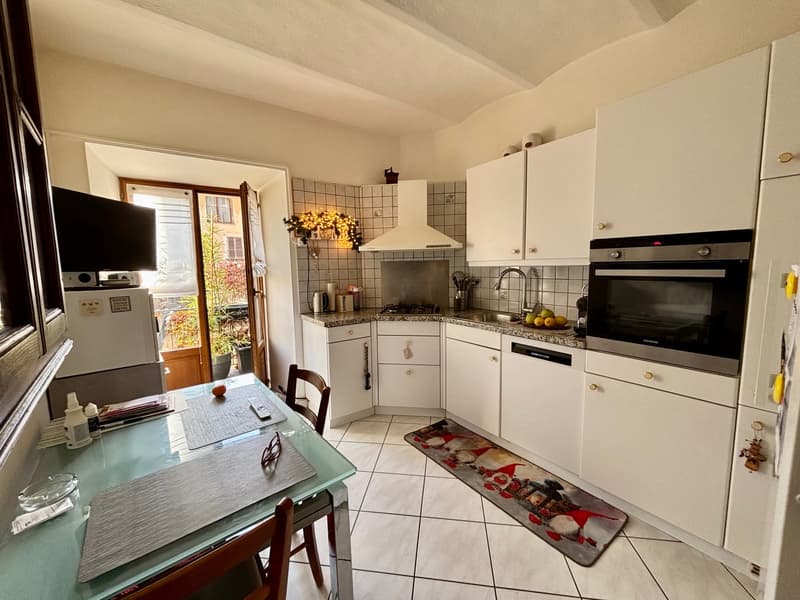 Splendida casa mono/bifamiliare di 8 locali a Curio (10)
