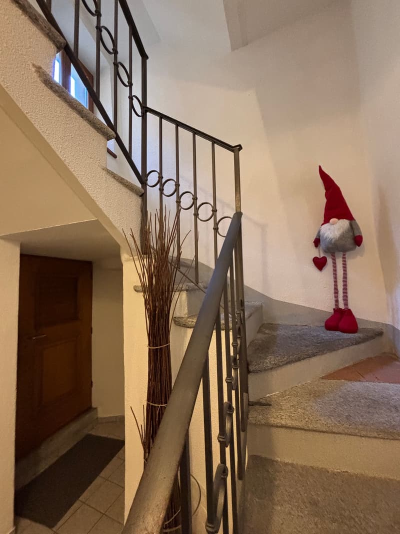 Splendida casa mono/bifamiliare di 8 locali a Curio (14)
