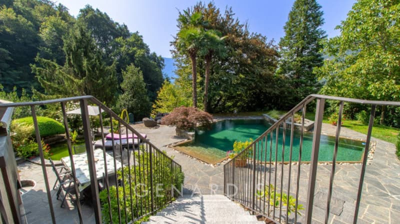 Rara opportunità - Villa uni-bifamiliare con piscina, terreno e privacy (3)