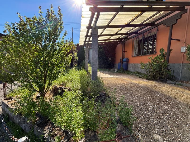 Casa indipendente con terrazzo, vista aperta e piccolo giardino (5)