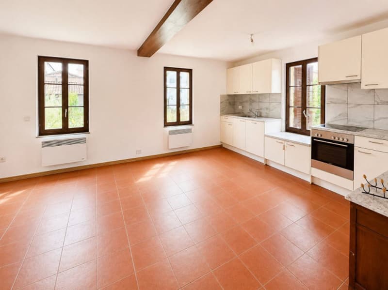 Casa indipendente con ampio giardino e posteggio (6)