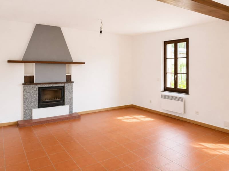 Casa indipendente con ampio giardino e posteggio (5)